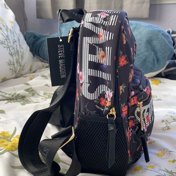 Steve Madden back pack - Picture 2 of 7